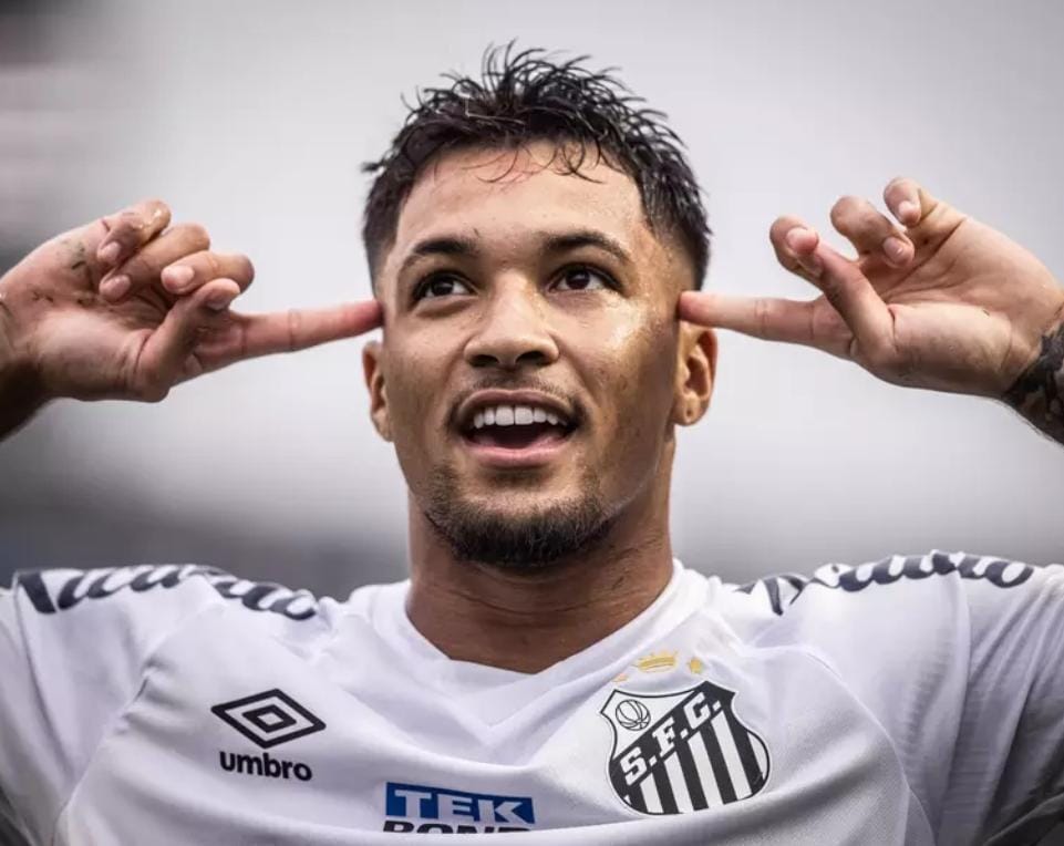 Em duelo direto contra o Z-4, Santos goleia o Vasco em jogo com três expulsões