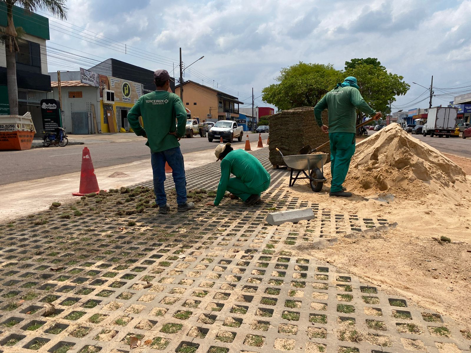 Parceria público-privada resulta em fechamento de valetão e estacionamento em bairro de Sinop