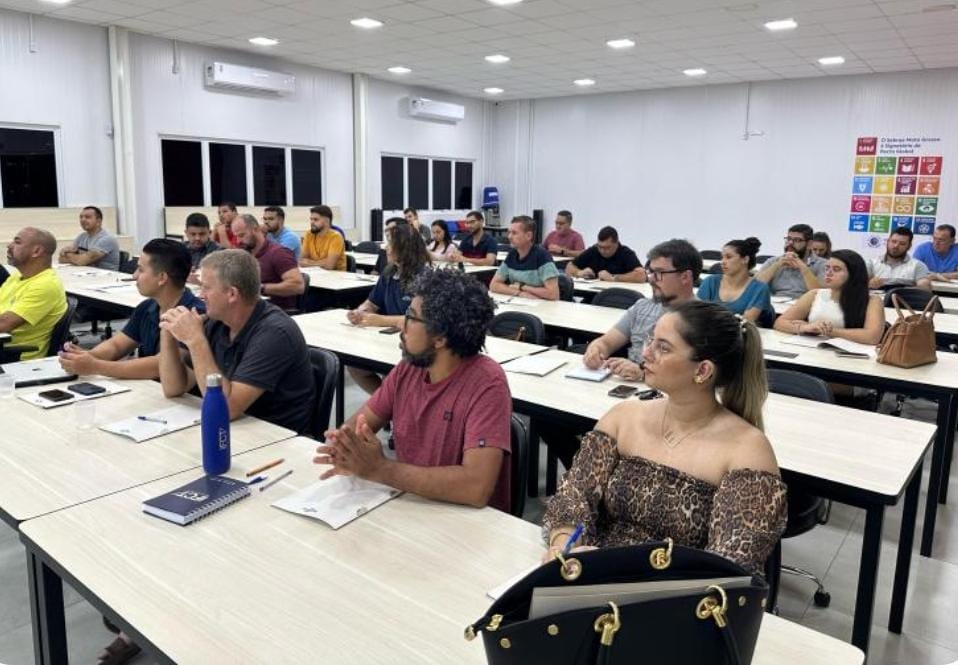 Empresários participam de curso gratuito sobre como vender para órgãos públicos