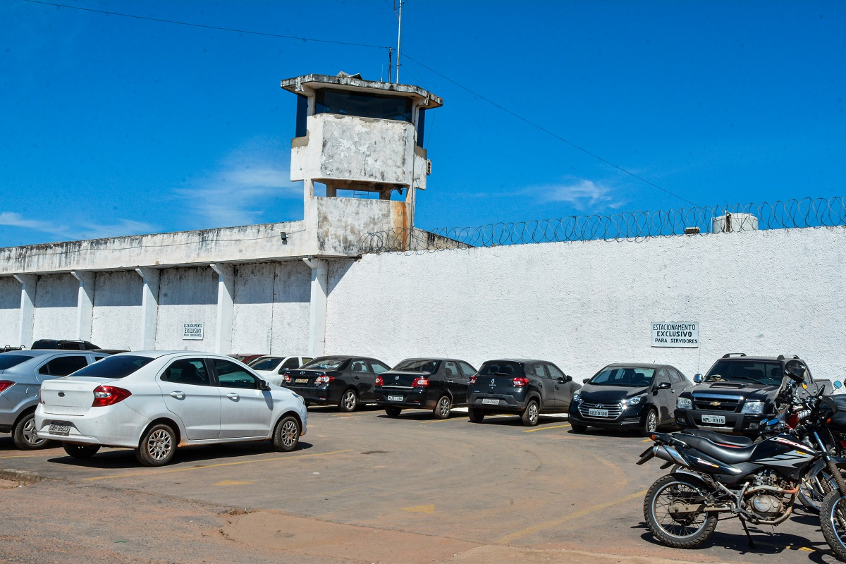 Polícia flagra 4 mulheres tentando entrar com drogas e carregadores em presídio