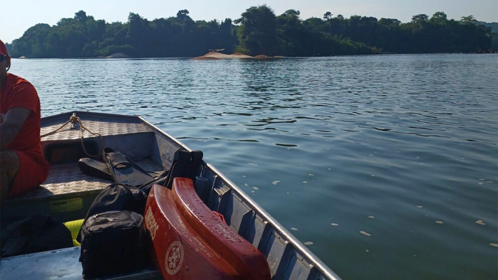 Barco Com Seis Pessoas Vira e Uma Delas Desaparece No Rio Teles Pires em Sinop