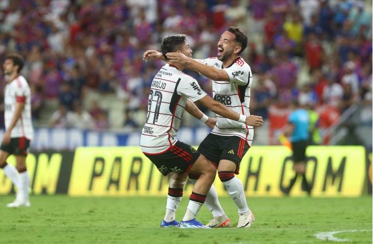 Flamengo impõe a quarta derrota seguida ao Fortaleza no Brasileirão 