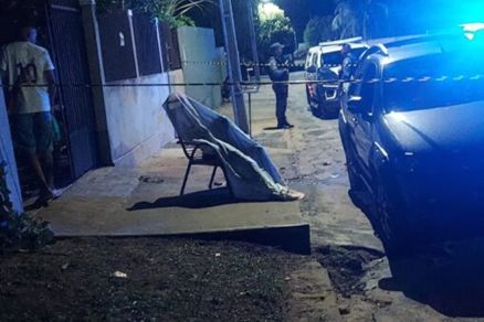 Na frente da casa da mãe Homem é morto com tiros na cabeça 