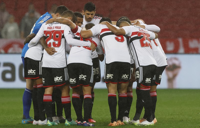 Erison marca no fim, e São Paulo derrota Bragantino na Vila Belmiro