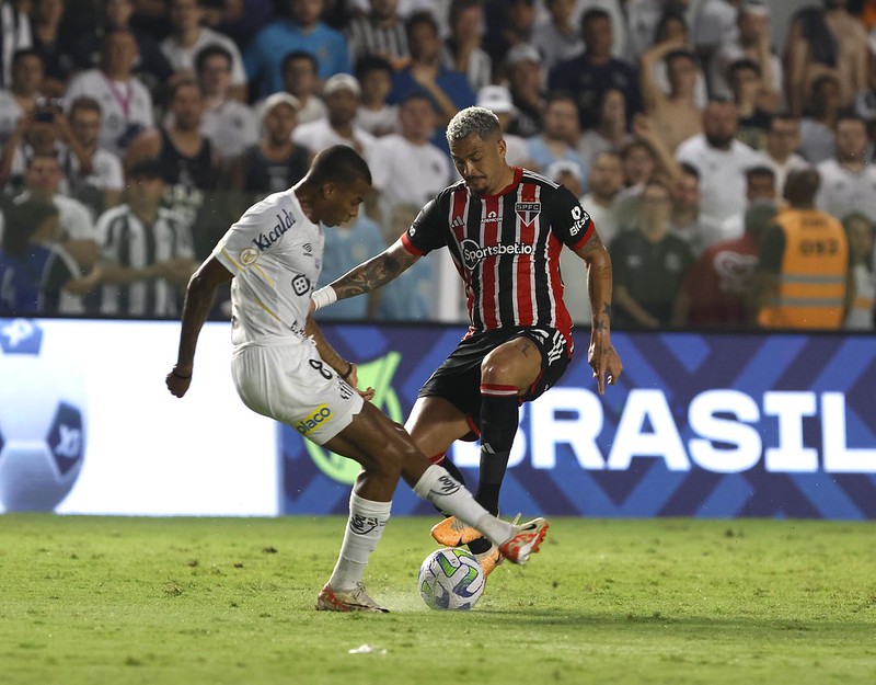 Santos e São Paulo empatam sem gols em clássico de poucas emoções