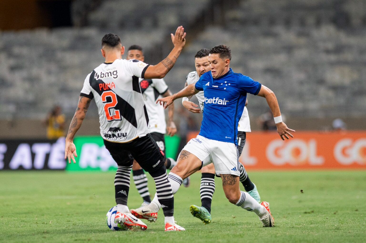 Cruzeiro e Vasco empatam no Mineirão vazio e continuam sob risco de queda