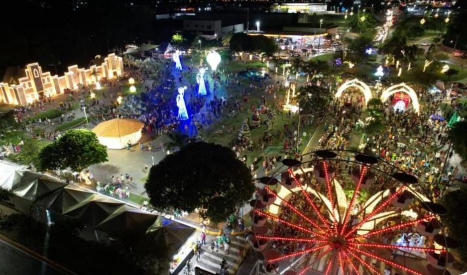  Com a chegada do Papai Noel de helicóptero No Final de Semana O Natal dos Sonhos Foi oficialmente aberto em Sinop