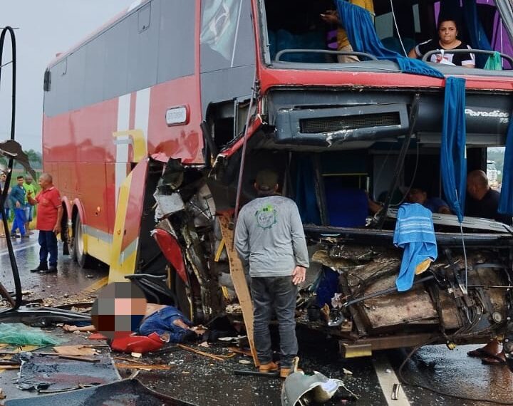 Grave Acidente entre ônibus e carreta deixa uma pessoa morta na BR-163