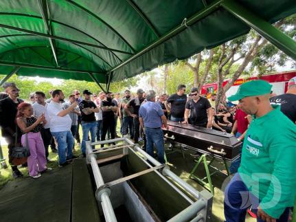 João Carreiro é enterrado ao som da viola caipira em Cuiabá