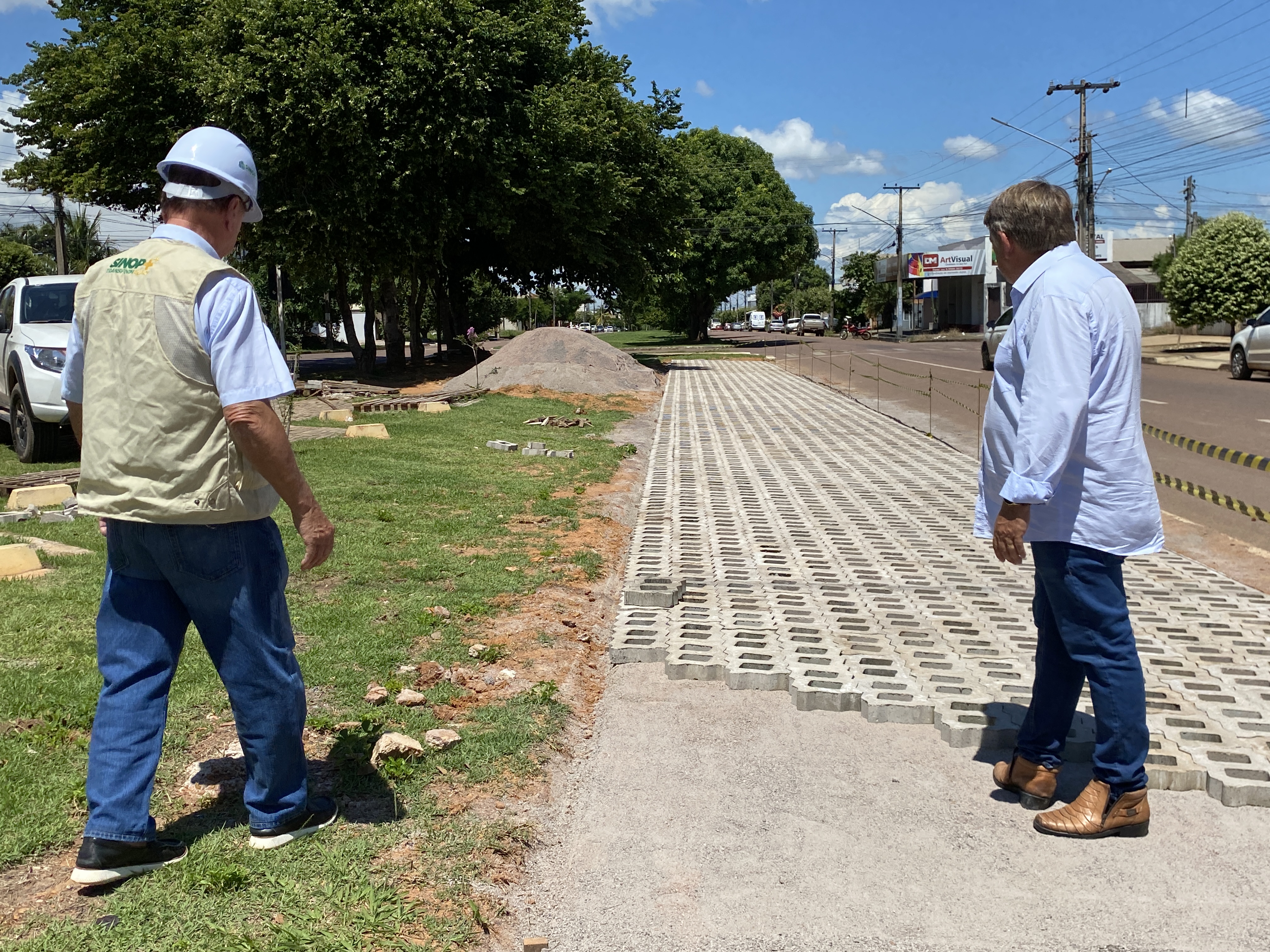 Prefeitura implanta estacionamento na Jatobás após fechar valetão; prefeito destaca trabalho